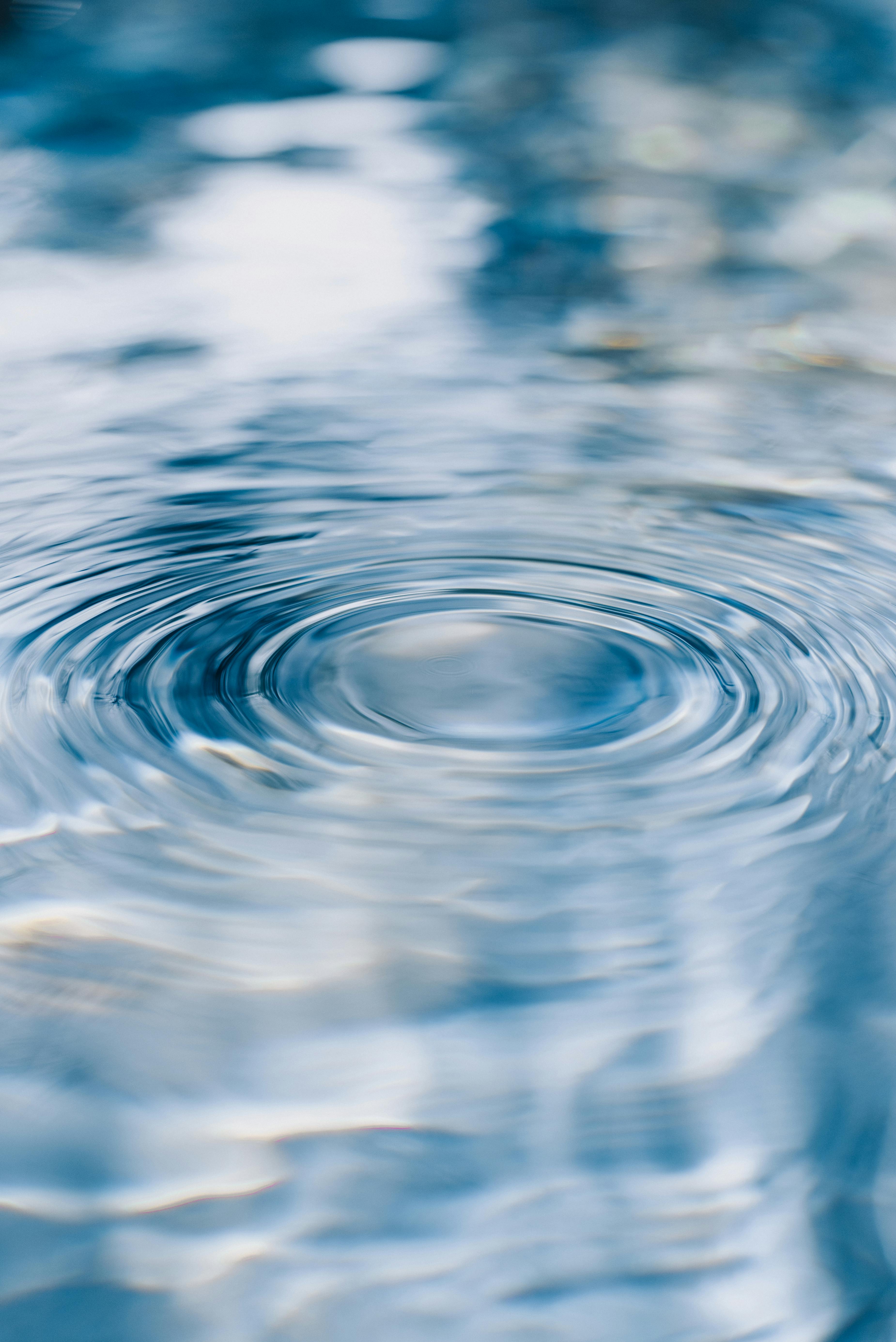 Water ripple from droplet - focus and impact